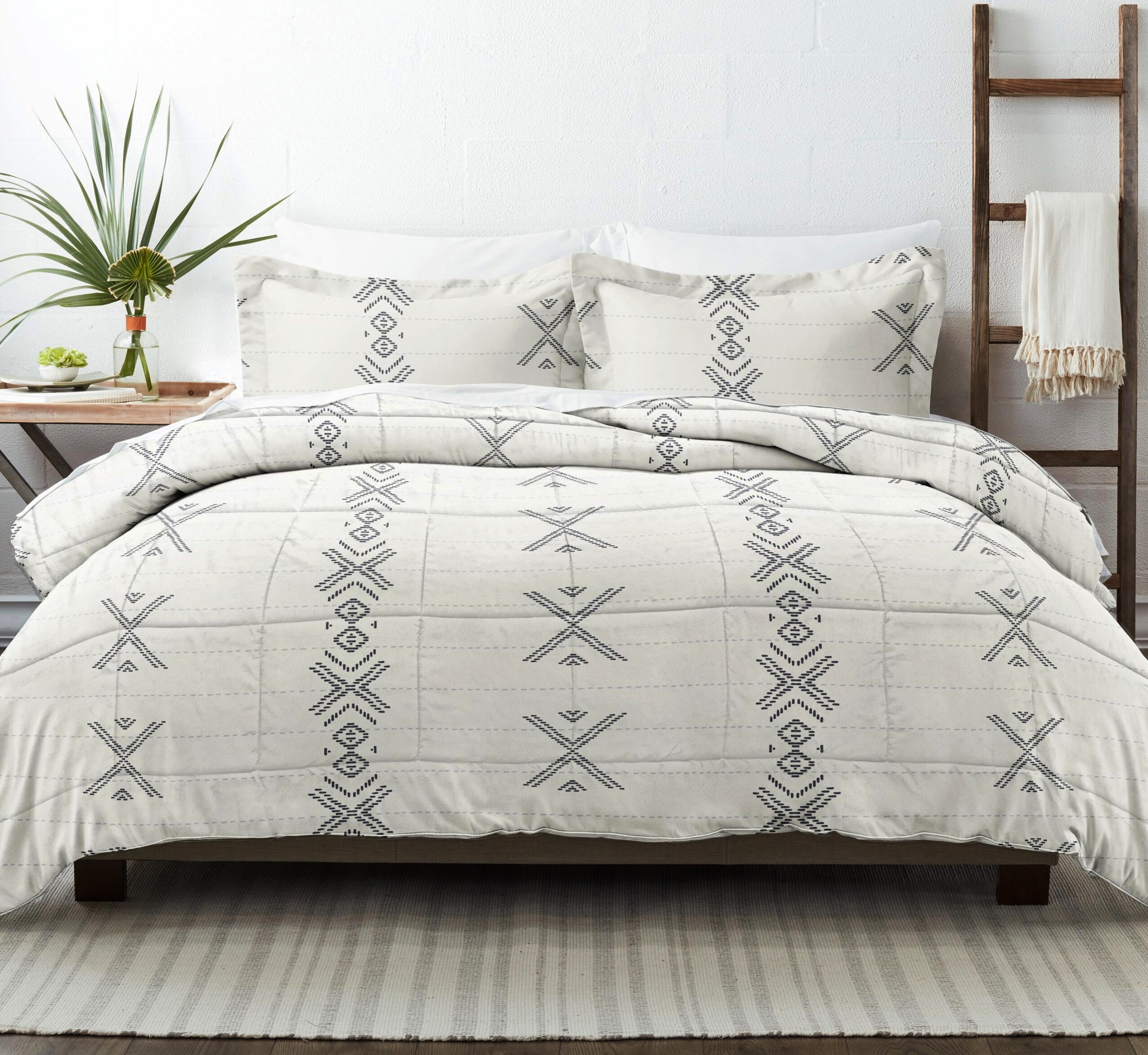 Urban Stitch Reversible Pattern Comforter